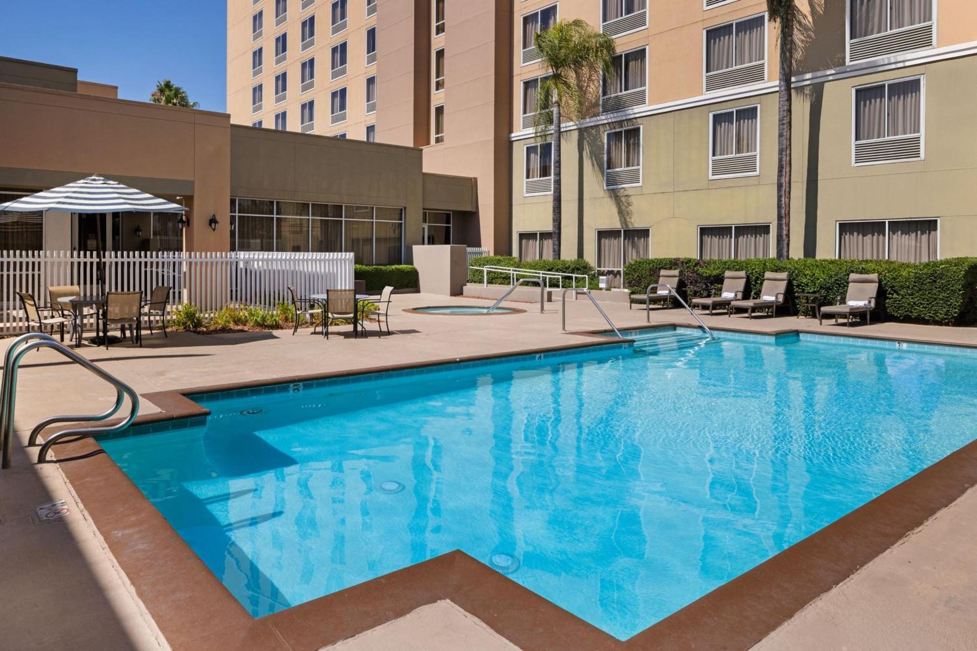 Hotel Courtyard By Marriott Baldwin Park Zewnętrze zdjęcie